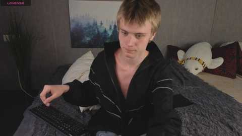 Media: louie_evans Chaturbate 2025-07-04 04:00:00