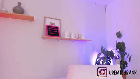 Media: emilyy_bank Chaturbate 2025-07-05 03:25:00