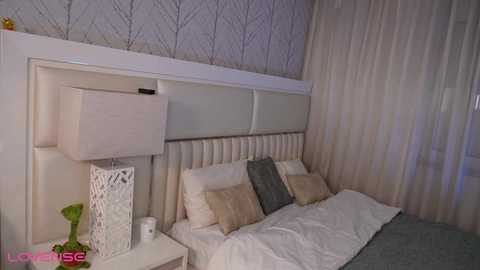 little_lolla17 @ chaturbate on 20250708
