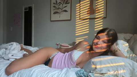 Media: izzylizz Chaturbate 2025-07-15 00:54:00