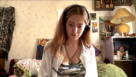 lauranstrine @ chaturbate on 20250727