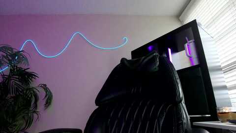 Media: oliviaowens Chaturbate 2025-08-02 01:04:00