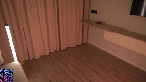 Media: kissmesloww Chaturbate 2025-08-05 16:05:00