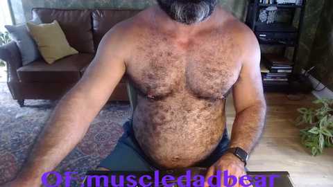 muscledadbear @ chaturbate on 20250805