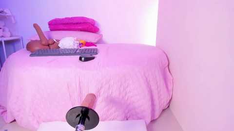 Media: roxannegomez_ Chaturbate 2025-08-06 17:07:00