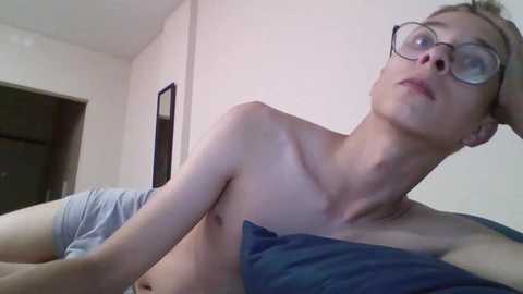 glasses_cat @ chaturbate on 20250809