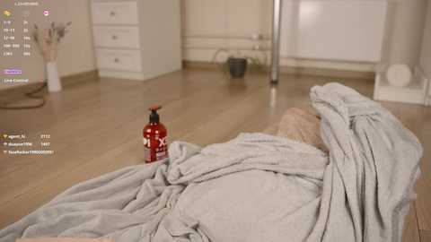 Media: jennyplaudis_ Chaturbate 2025-08-11 02:51:00