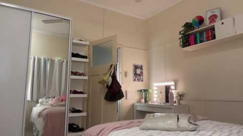 cuddlymoana @ chaturbate on 20250812