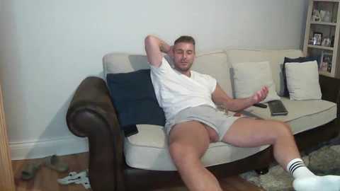 englishladxxx @ chaturbate on 20250817