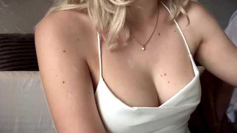 Media: amandatalk Chaturbate 2025-08-18 07:12:00