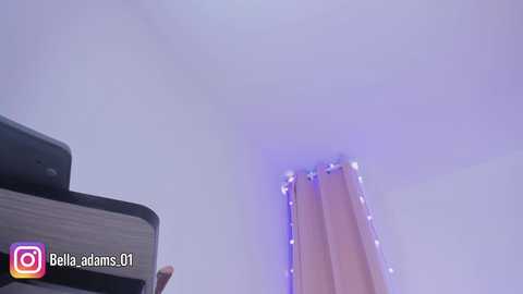 Media: bella_adams_ Chaturbate 2025-08-18 02:52:00