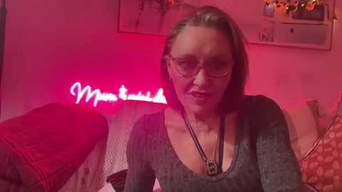 Media: mumandminidesires Chaturbate 2025-08-18 15:33:00