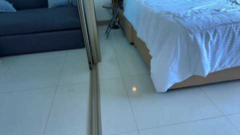 Media: canikissyou_ Chaturbate 2025-08-19 04:17:00