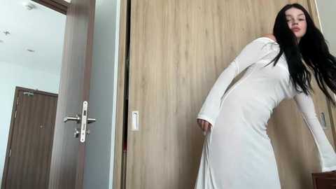 Media: lolaap0pp Chaturbate 2025-08-19 06:26:00