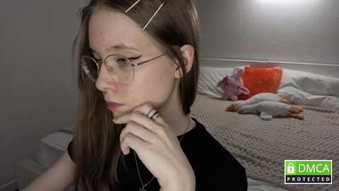 Media: lowress Chaturbate 2025-08-19 22:34:00