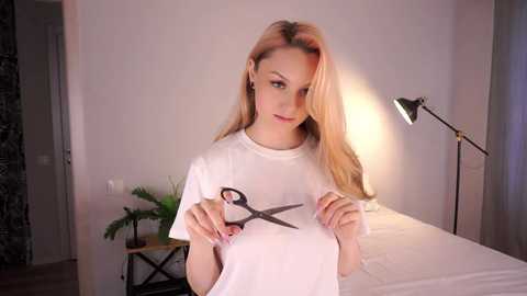Media: emmiemurray Chaturbate 2025-08-23 06:52:00