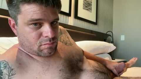 Media: onceaweekview Chaturbate 2025-09-03 23:00:00
