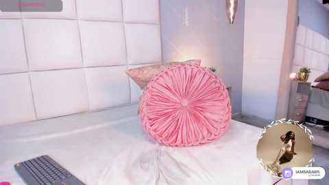 Media: saramonroe1 Chaturbate 2025-09-07 16:57:00