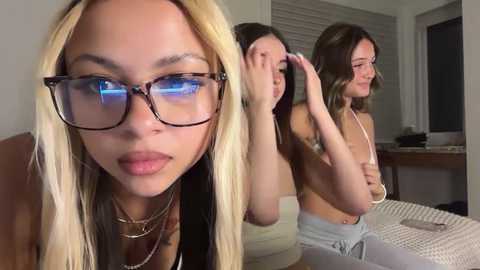 Media: emilyramirez1 Chaturbate 2025-09-13 04:14:00