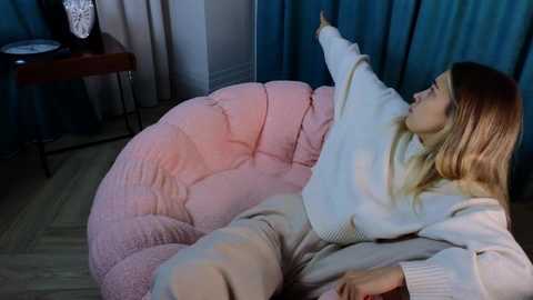Media: jolyndeb Chaturbate 2025-09-19 17:25:00