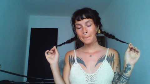 Media: pixiecatfairy Chaturbate 2025-09-19 18:10:00