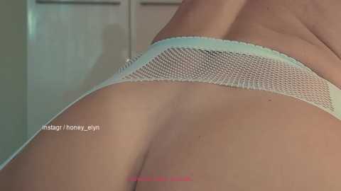Media: honey_el Chaturbate 2025-10-06 12:59:00
