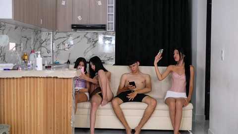 Media: dears_pearlss Chaturbate 2025-10-13 21:36:00