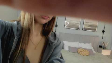 devonahevron @ chaturbate on 20251013
