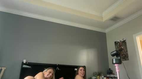 Media: ladylorreign Chaturbate 2025-10-13 16:33:00