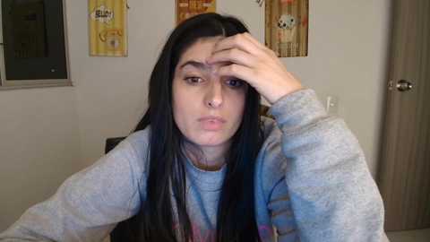Media: hollyshit_ Chaturbate 2025-10-15 03:04:00
