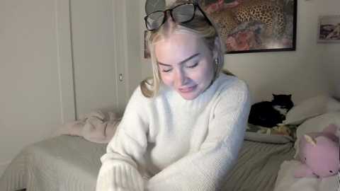Media: ariah_is_blonde Chaturbate 2025-10-16 22:04:00
