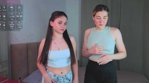 Media: emilyhewell Chaturbate 2025-10-16 16:33:00