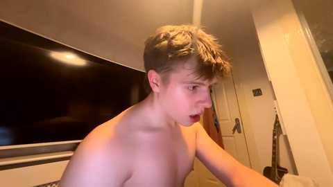 Media: thickny0ung Chaturbate 2025-10-17 21:08:00
