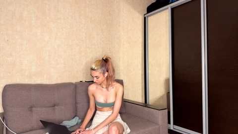 Media: loisepadovano Chaturbate 2025-10-18 06:35:00