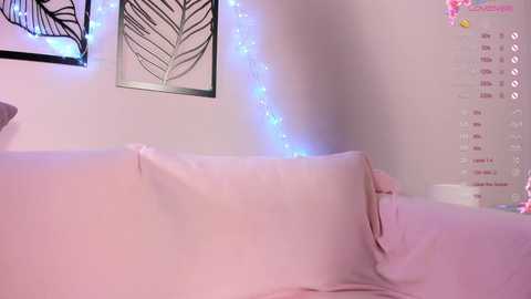 Media: adelesilver Chaturbate 2025-10-19 06:12:00