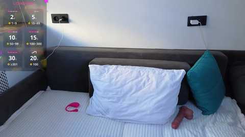 Media: emili_blanc Chaturbate 2025-10-19 07:11:00