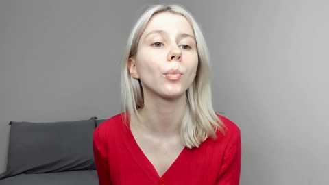 Media: hi_popsy Chaturbate 2025-10-19 15:49:00