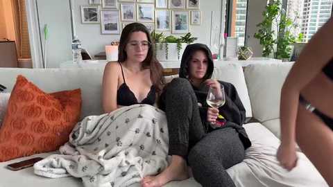Media: graciemae_baexx Chaturbate 2025-10-22 20:49:00