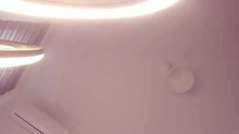 Media: itsbellax Chaturbate 2025-10-22 11:20:00
