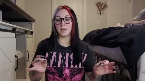 Media: iveyjade33 Chaturbate 2025-10-22 07:04:00