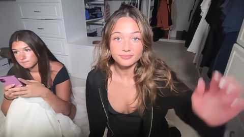 Media: avaowenss Chaturbate 2025-10-23 00:16:00