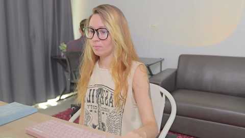 Media: ellcrys Chaturbate 2025-10-23 01:13:00