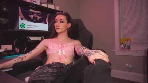 Media: amirinsworld Chaturbate 2025-10-24 04:08:00