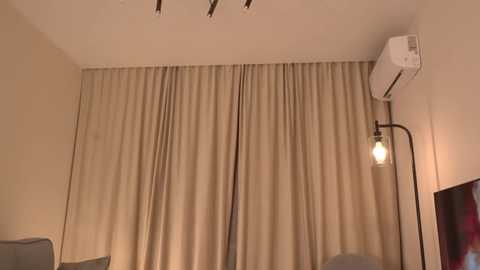Media: qwelbi Chaturbate 2025-10-24 21:47:00