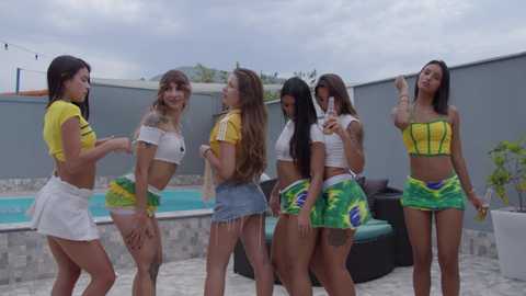 Media: brazilians_doitbetter Chaturbate 2025-10-29 16:12:00