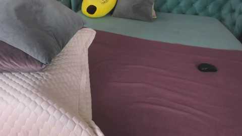 Media: naughtyylory Chaturbate 2025-11-01 14:31:00