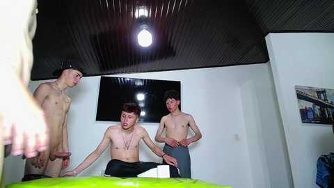 gnecos @ chaturbate on 20251102