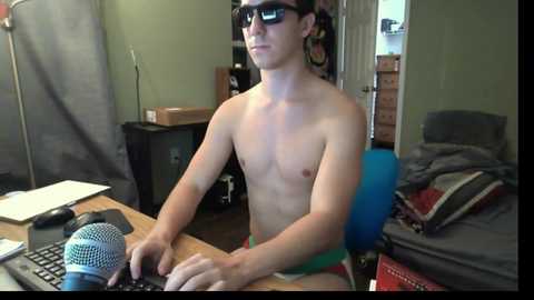 Media: captain_chris8 Chaturbate 2025-11-03 01:59:00