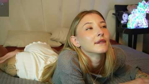 Media: annie_f0x Chaturbate 2025-11-10 05:21:00