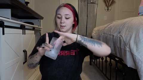 Media: iveyjade33 Chaturbate 2025-11-11 06:32:00